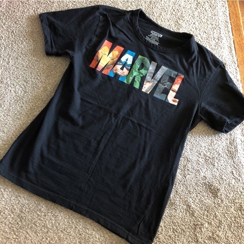 Marvel black short sleeve graphic tee in size M